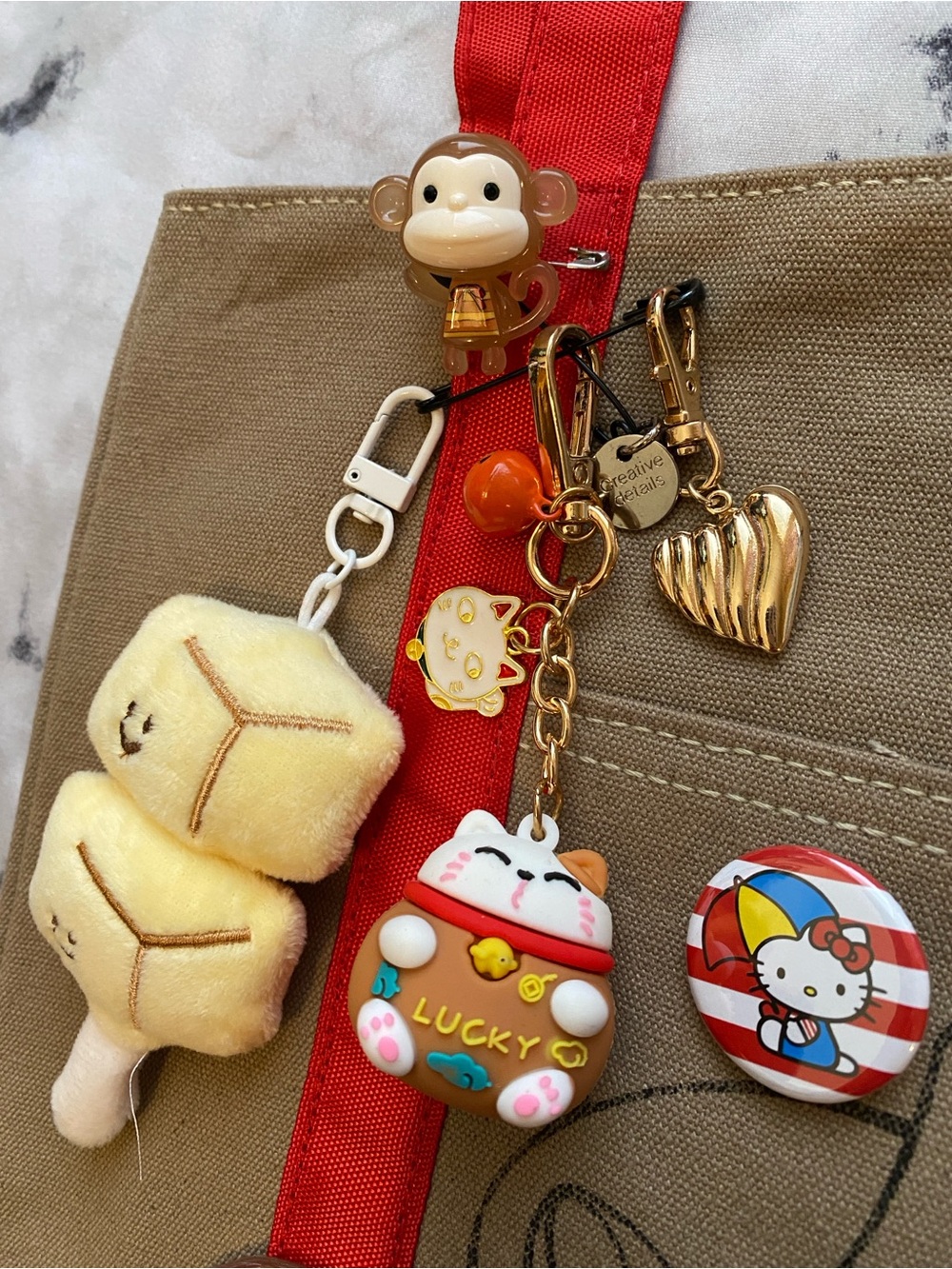 LOADED 🍕 Buc-ee's Retro Y2K Sanrio Trinket Charm Keychain Tote Bag - Picture 2 of 7